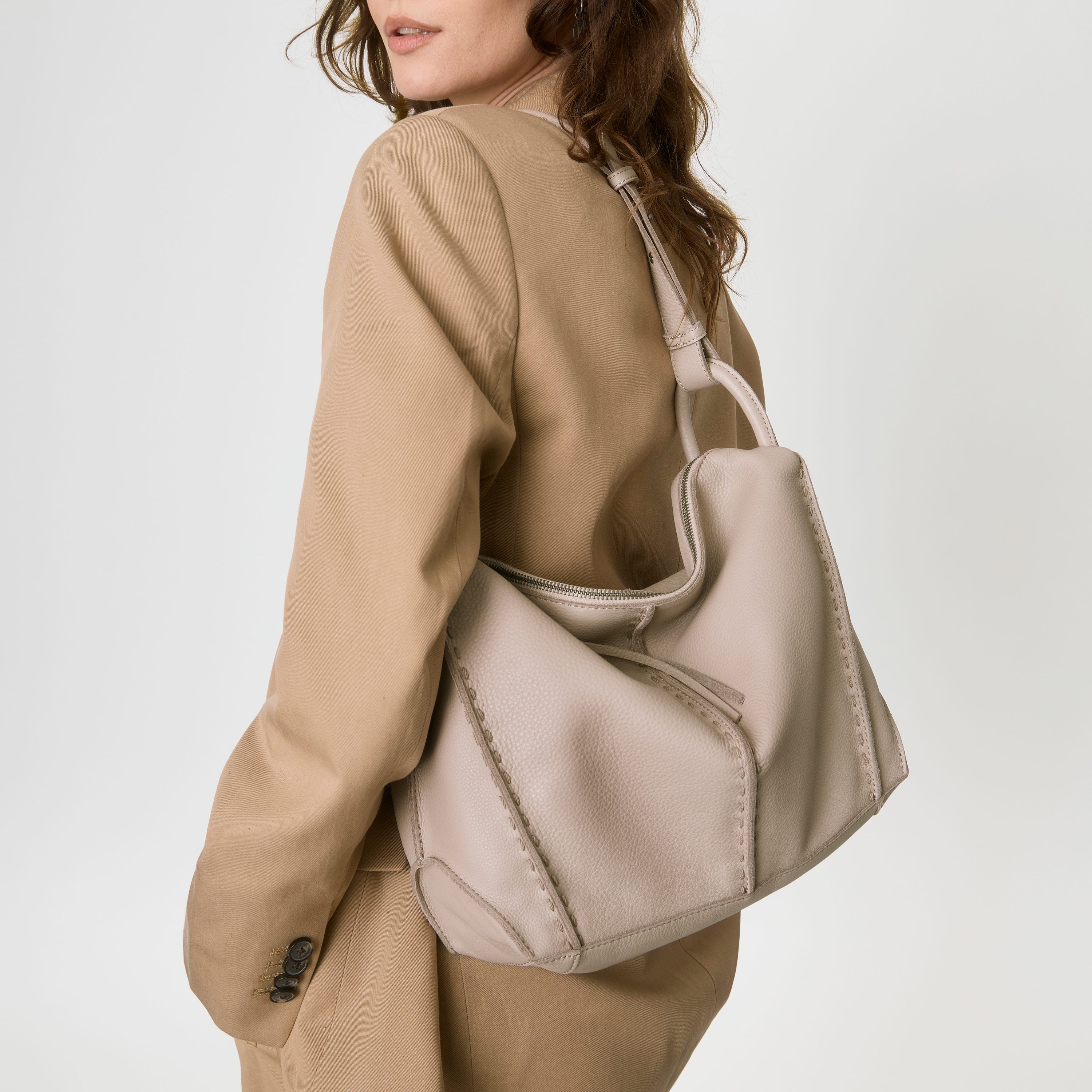 The Sak Los Feliz Hobo - Leather - Sand